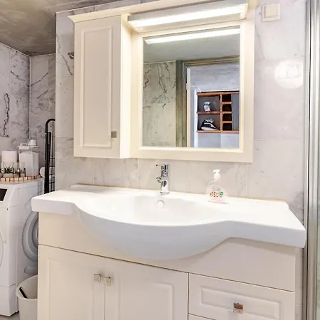 Apartment Cozy - New Kitchen - Center By The Royal Palace