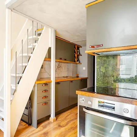 Cozy - New Kitchen - Center By The Royal Palace Apartment